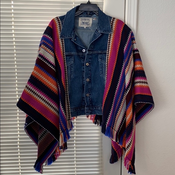 Levi’s Poncho Trucker Jacket - Picture 13 of 16